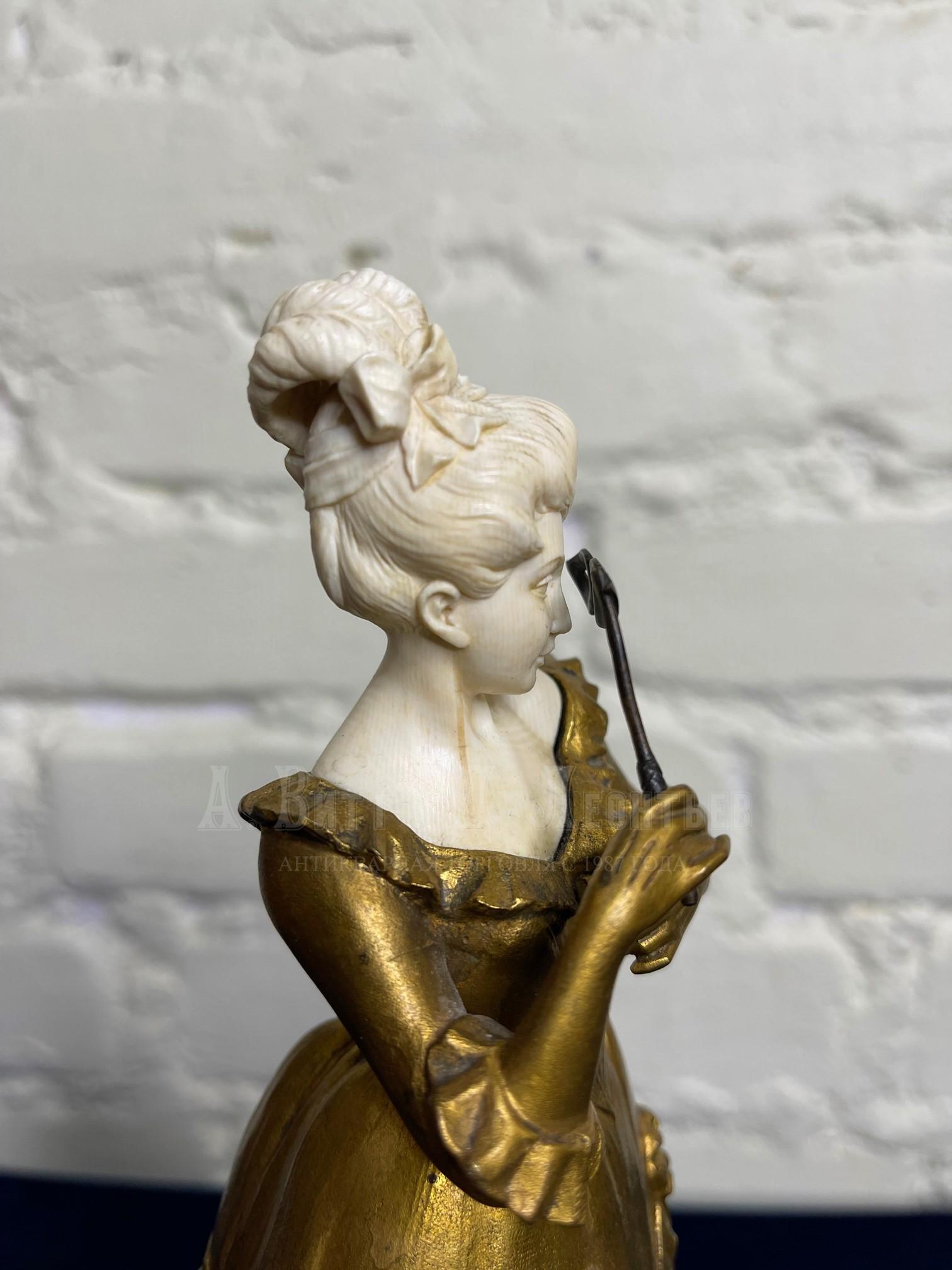 Дама с лорнетом бронзовая с костью хризоэлефантинная скульптура 
